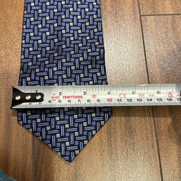 Blue Silk rectangular patterned necktie. - Picture 5 of 5